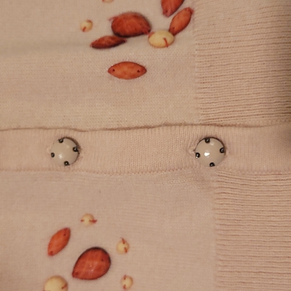 New York and Company lightweight sweater. - Picture 5 of 5